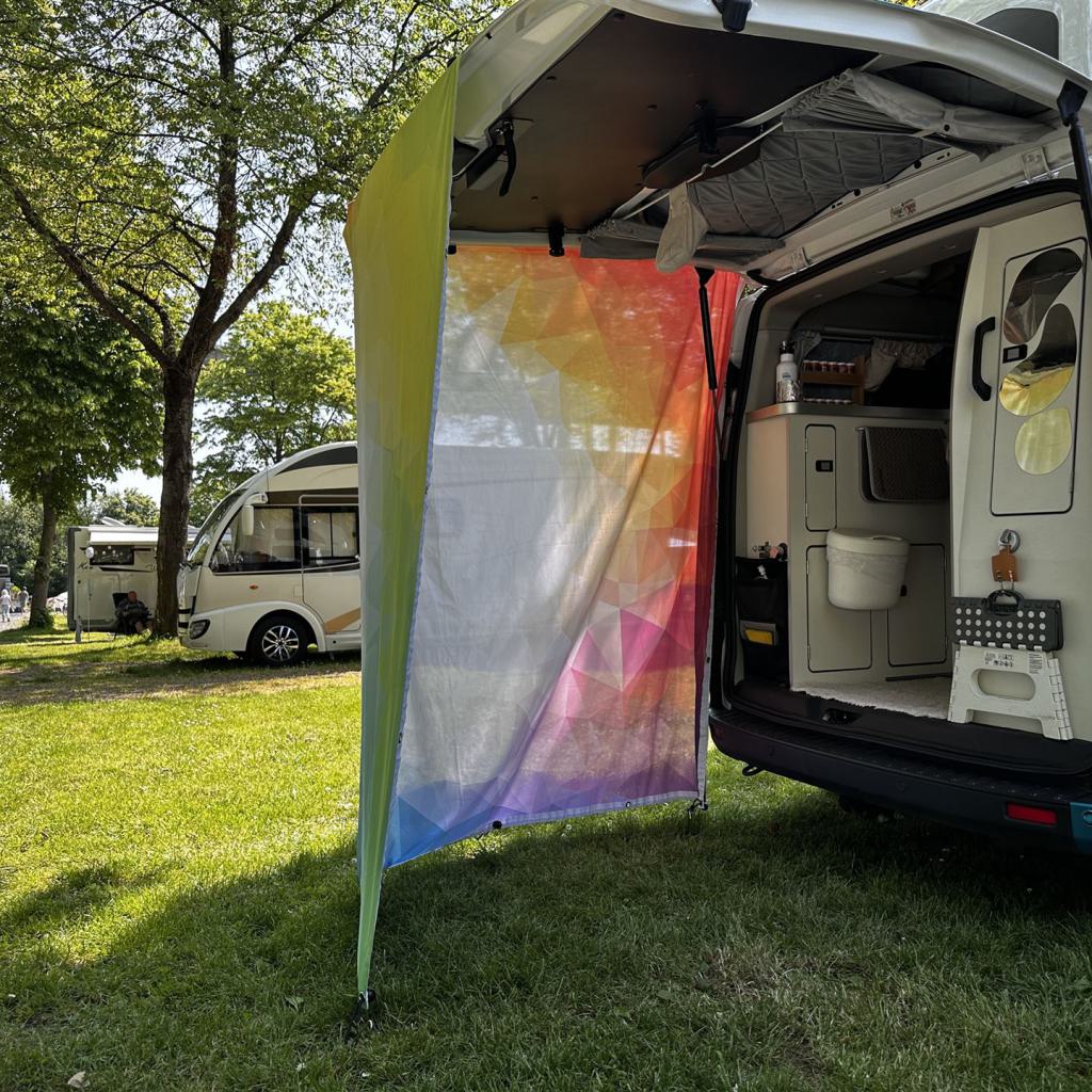 VANDALA Polygone als Sichtschutz an der Heckklappe