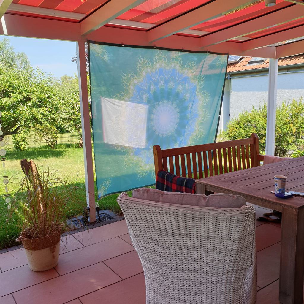 Ein VANDALA als Sicht- und Windschutz auf der Terrasse