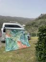 VANDALA Leaves an der Markise vom Ford Nugget HD - Urlaub in Italien
